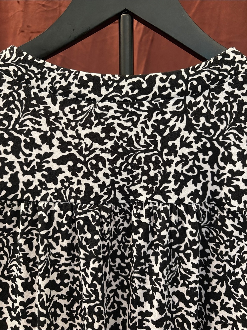 Vince Camuto Black & White Printed V-Neck Long-Sleeve Blouse Size Large NWT - Picture 5 of 8